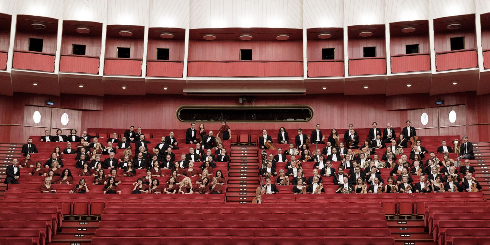 L'Orchestra e il Coro Teatro Regio Torino (foto Edoardo PIva)