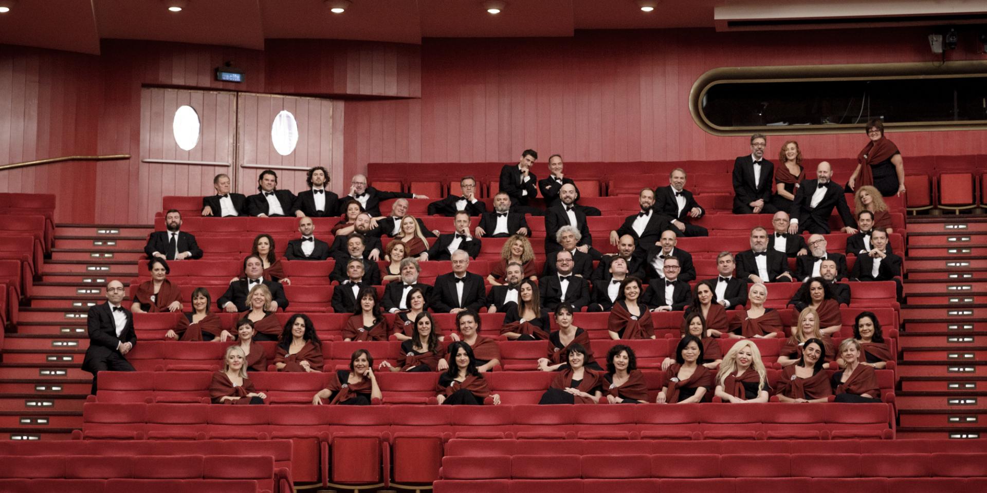 Il Coro Teatro Regio Torino (foto Edoardo Piva)