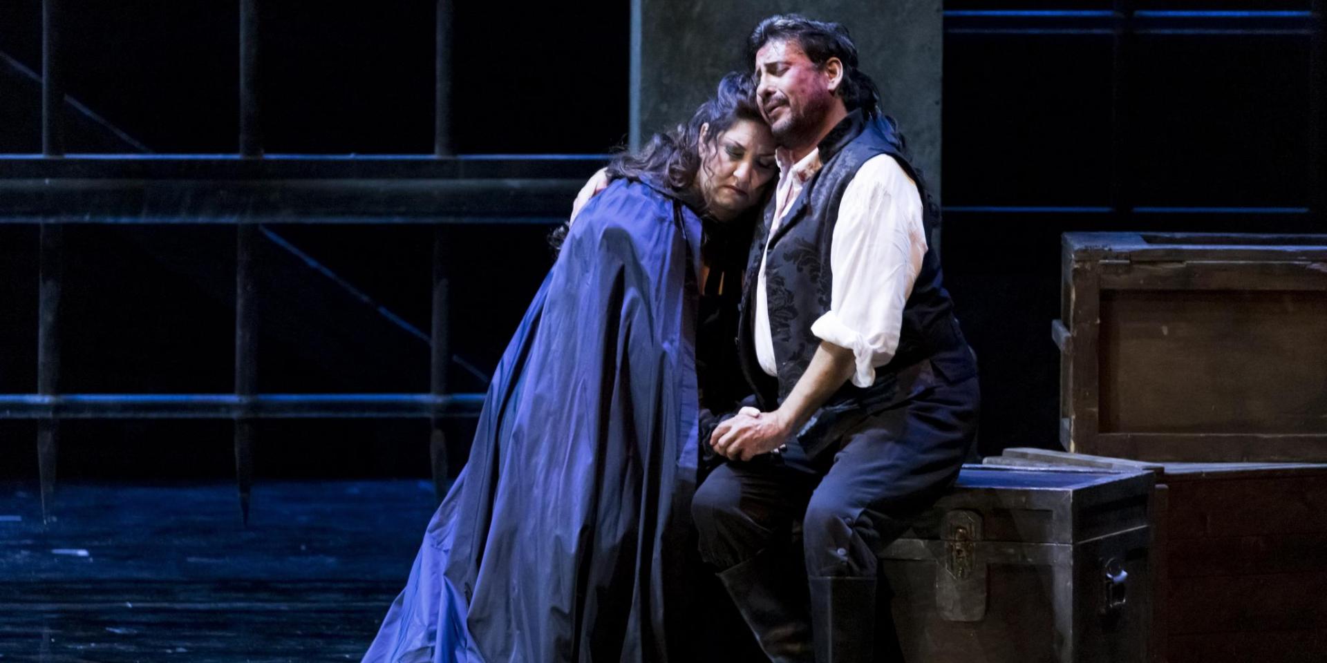 Anna Pirozzi (Tosca) e Marcelo Álvarez (Mario Cavaradossi) nell'atto III di Tosca (foto Edoardo Piva)