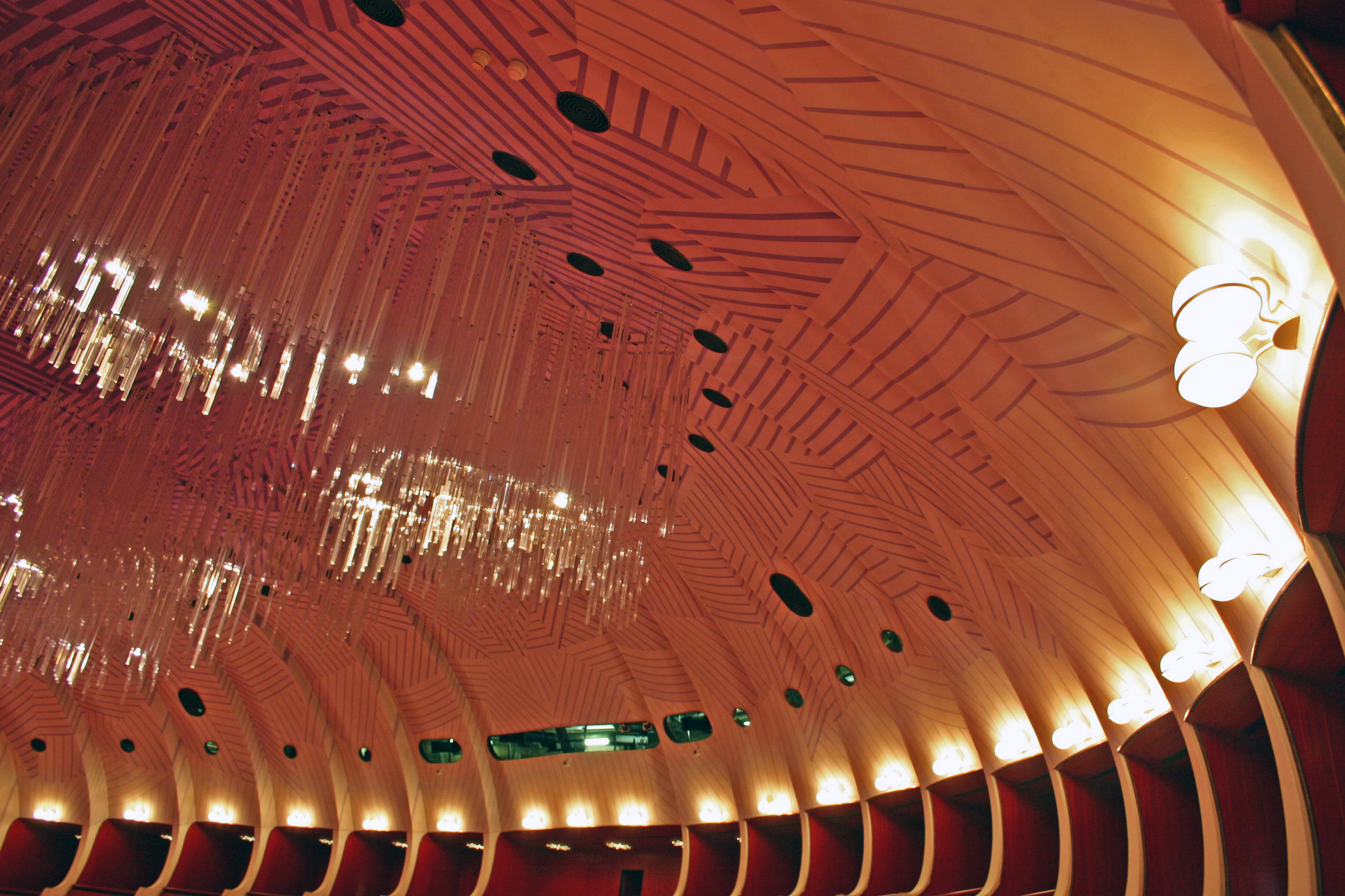 The wooden dome of the auditorium in its typical chromatic gradation from ivory to dark indigo